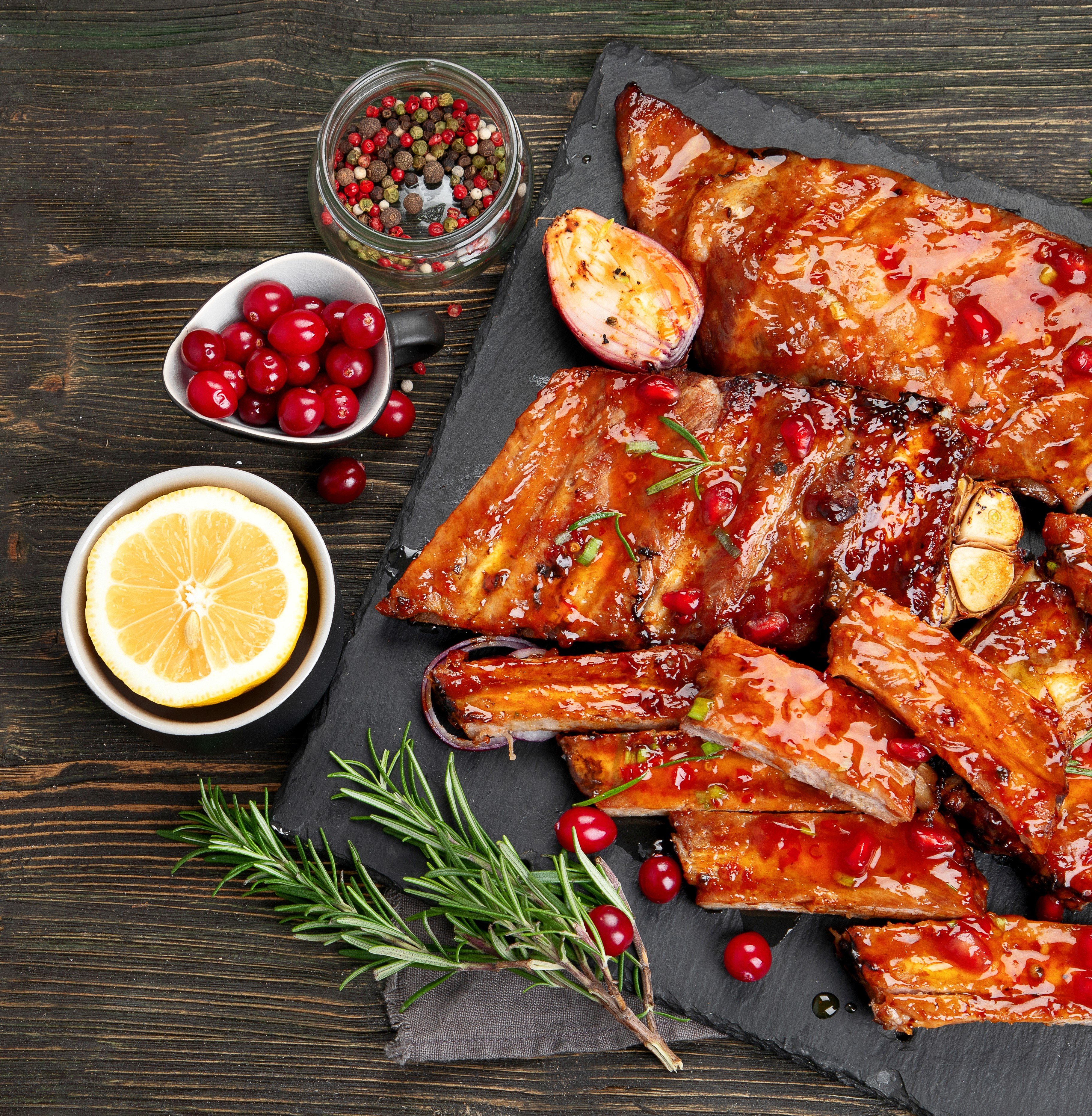 JAK NALOŽIT MASO NA GRILOVÁNÍ JAK NALOŽIT MASO NA GRILOVÁNÍ